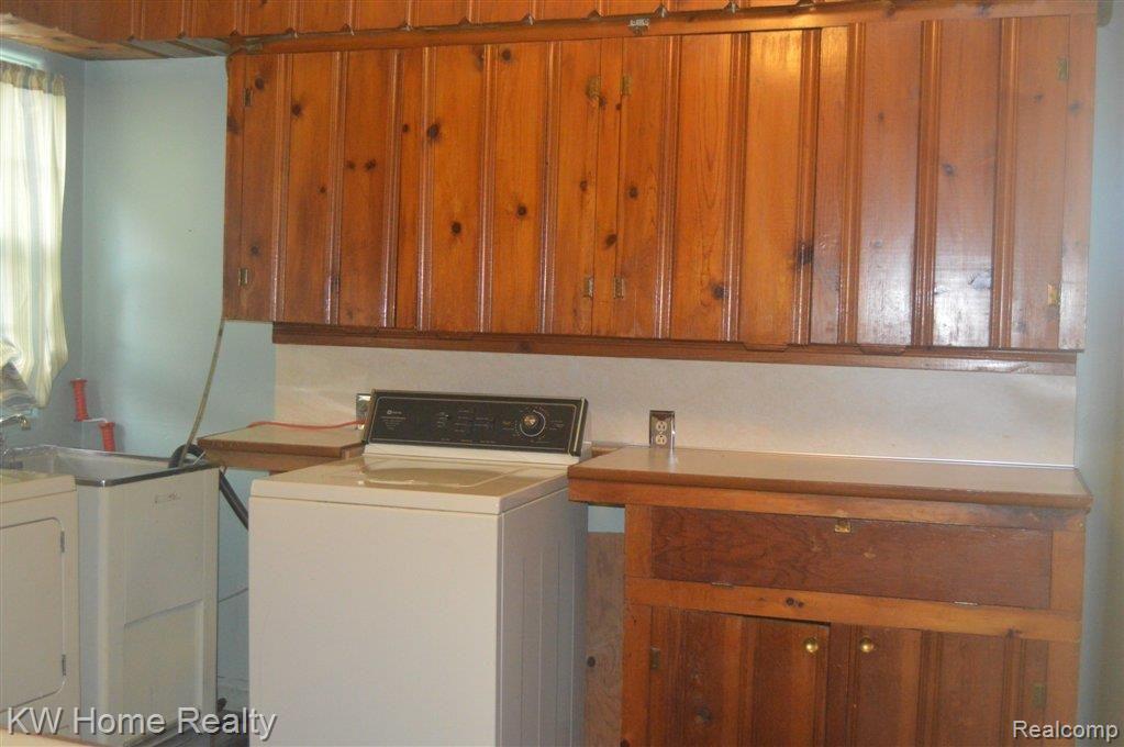 15045 Inkster Road Livonia, MI 48154 - Photo 7 of 9 Laundry Rm LV.jpg