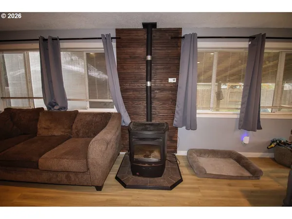 $499,000 | 1091 Southeast Elm Street, Dundee, OR 97115