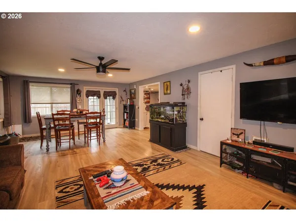 $499,000 | 1091 Southeast Elm Street, Dundee, OR 97115