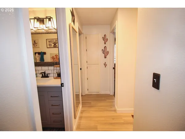 $499,000 | 1091 Southeast Elm Street, Dundee, OR 97115