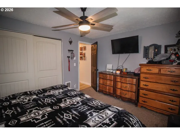 $499,000 | 1091 Southeast Elm Street, Dundee, OR 97115