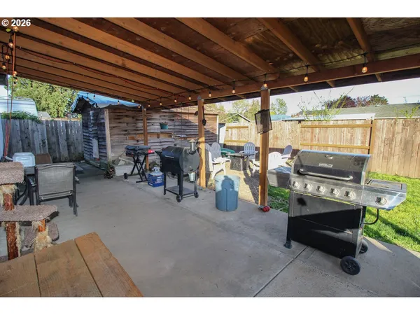 $499,000 | 1091 Southeast Elm Street, Dundee, OR 97115