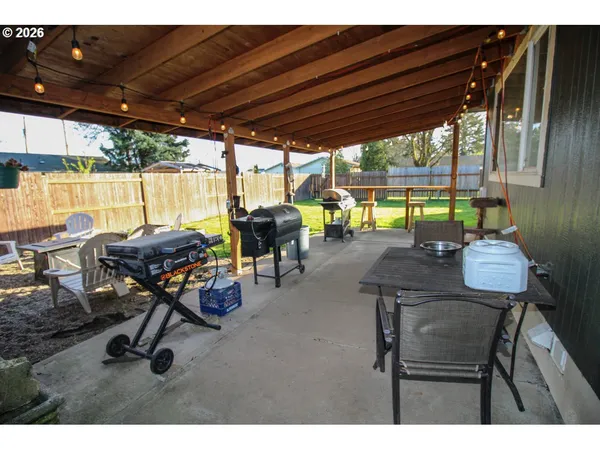 $499,000 | 1091 Southeast Elm Street, Dundee, OR 97115