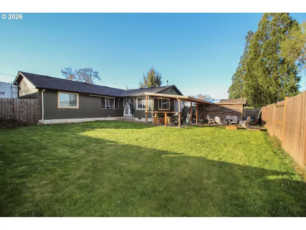 $499,000 | 1091 Southeast Elm Street, Dundee, OR 97115