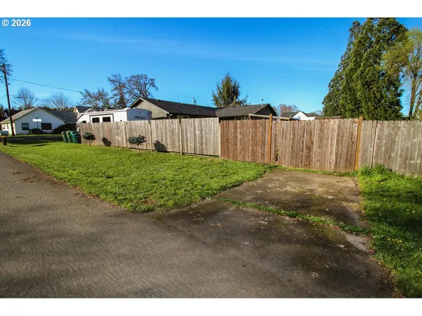 $499,000 | 1091 Southeast Elm Street, Dundee, OR 97115