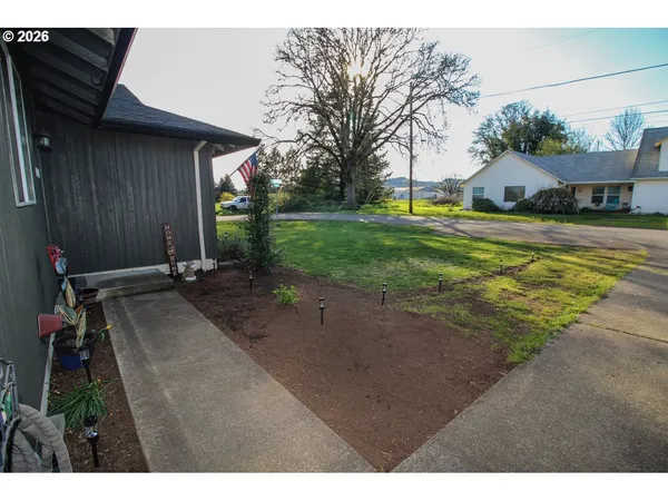 $499,000 | 1091 Southeast Elm Street, Dundee, OR 97115
