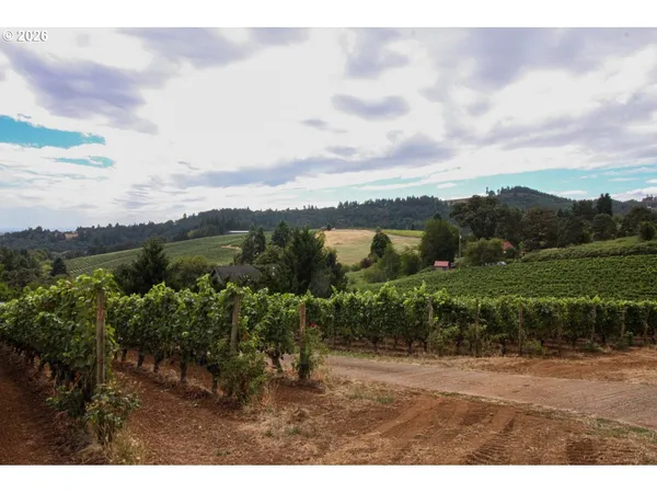 $499,000 | 1091 Southeast Elm Street, Dundee, OR 97115