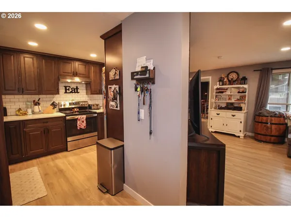 $499,000 | 1091 Southeast Elm Street, Dundee, OR 97115