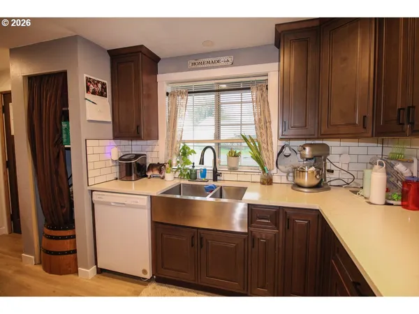 $499,000 | 1091 Southeast Elm Street, Dundee, OR 97115