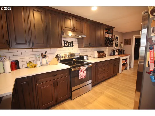 $499,000 | 1091 Southeast Elm Street, Dundee, OR 97115