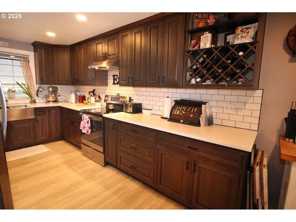 $499,000 | 1091 Southeast Elm Street, Dundee, OR 97115