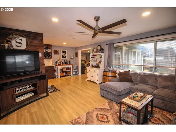 $499,000 | 1091 Southeast Elm Street, Dundee, OR 97115