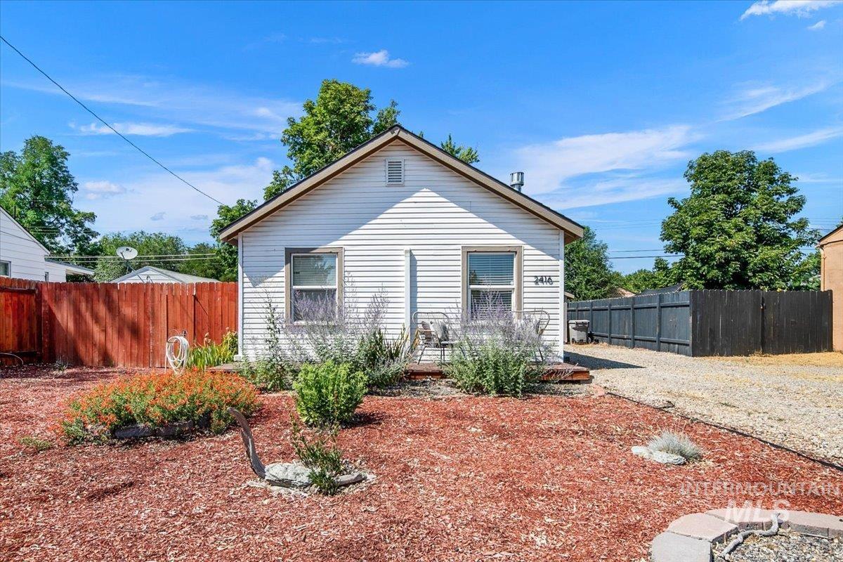 2416 Ona Street Boise, ID 83705 - Photo 4 of 29