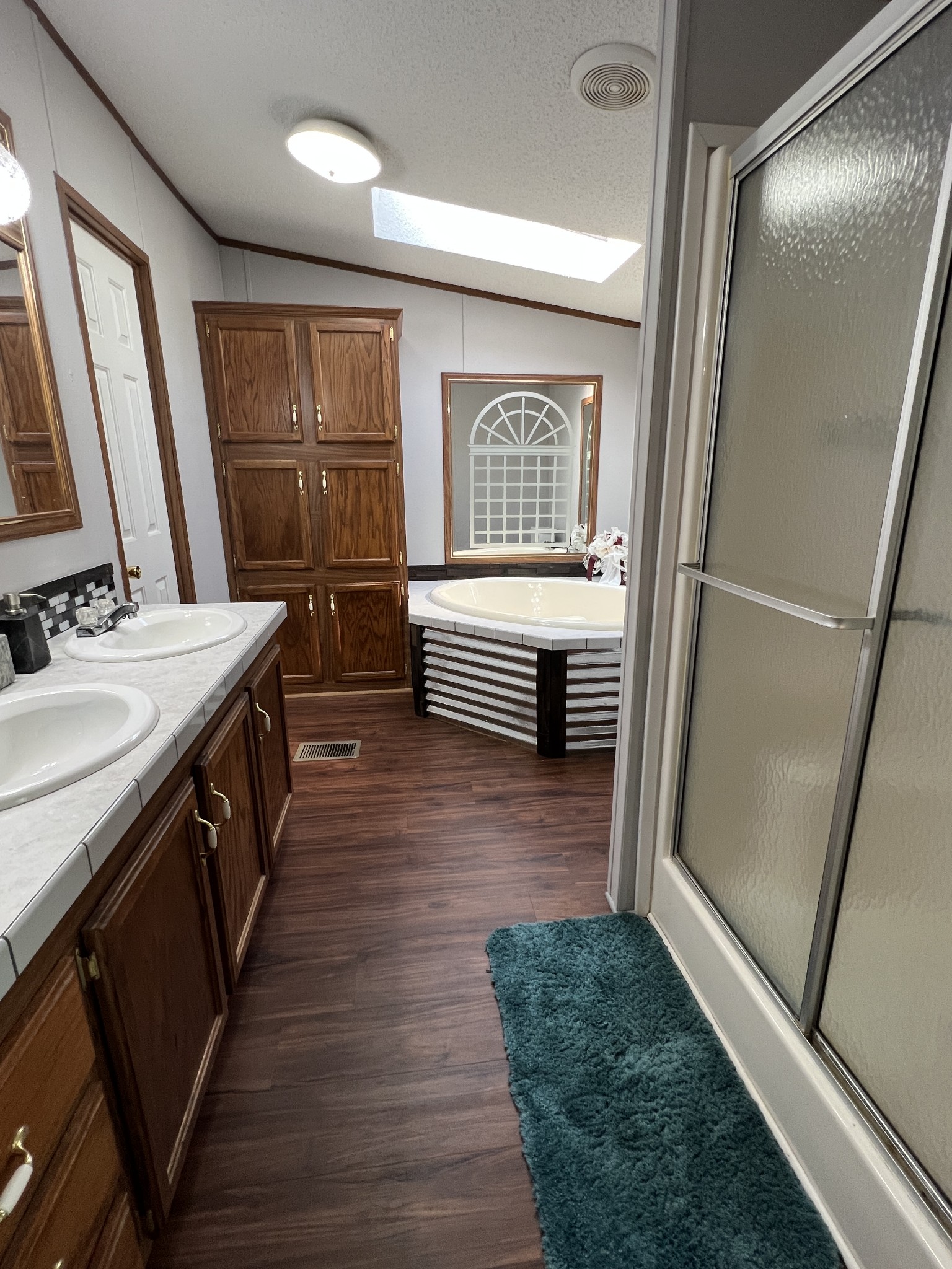 3538 Beasleys Bend Road Lebanon, TN 37087 - Photo 41 of 49 a bathroom with a sink a mirror and a bathtub
