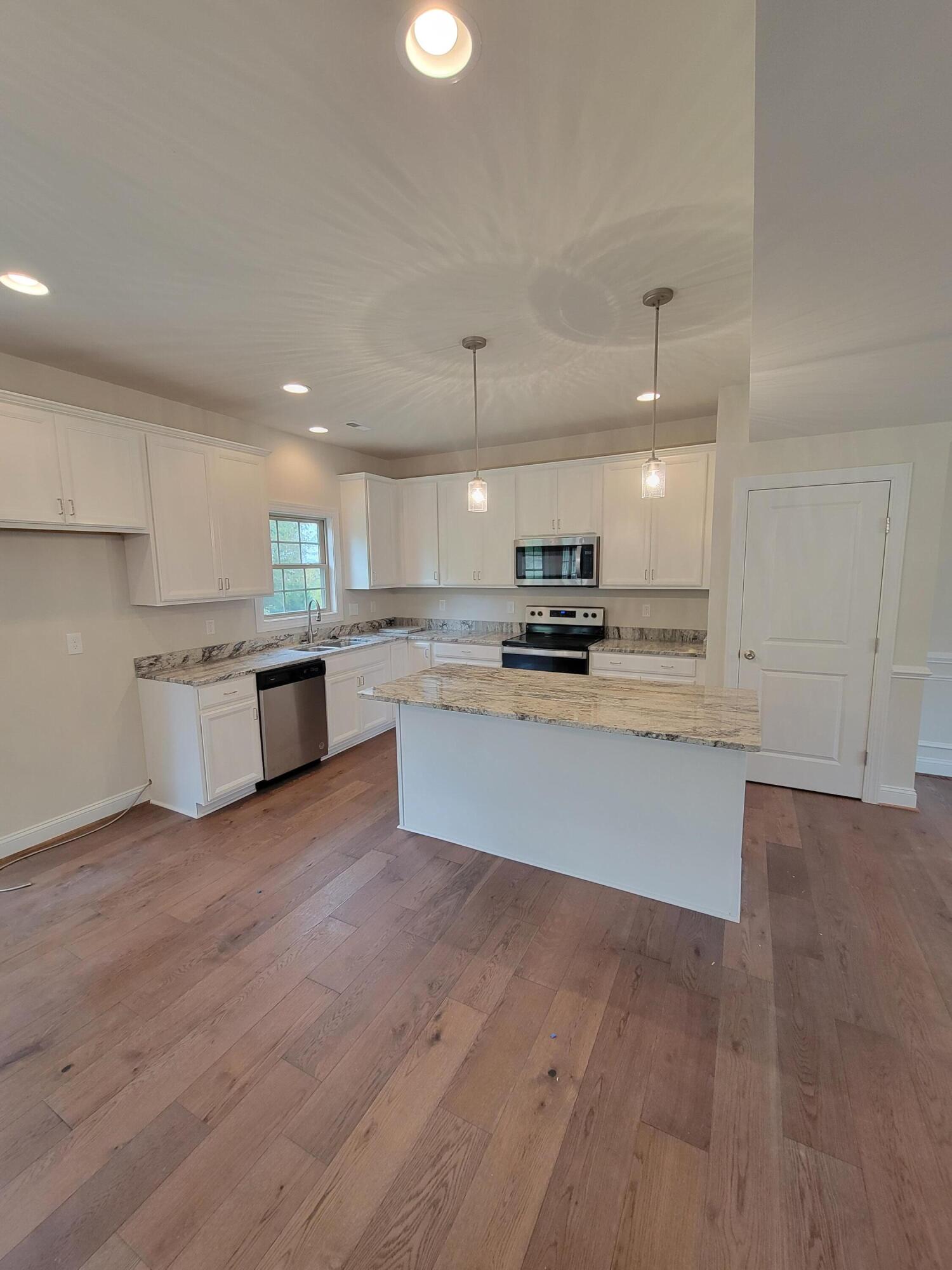 125 Diamond Road Salem, VA 24153 - Photo 2 of 9 2 - Wash K S3