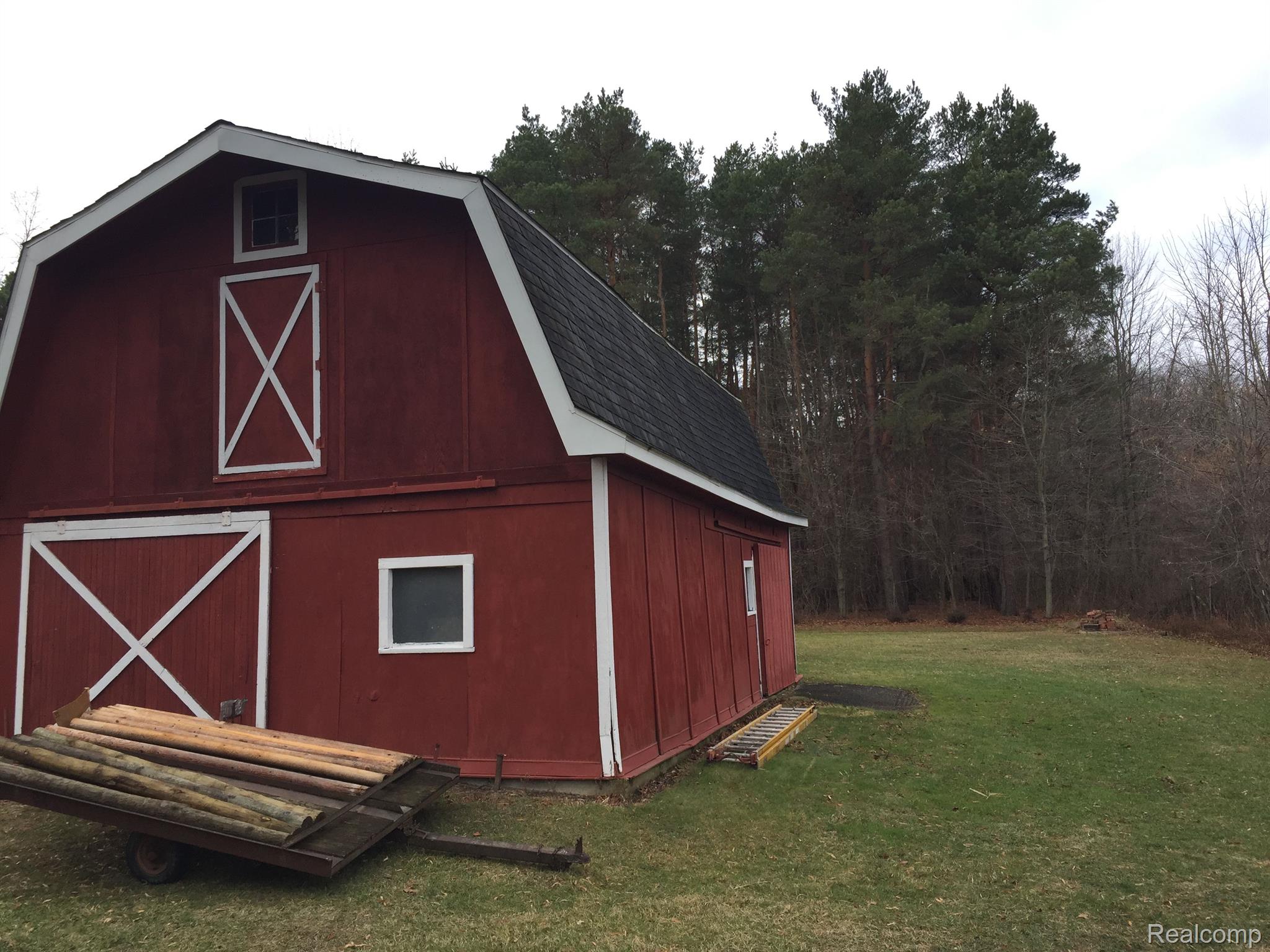5657 Cribbins Road Avoca, MI 48006 - Photo 62 of 66 Side view of barn