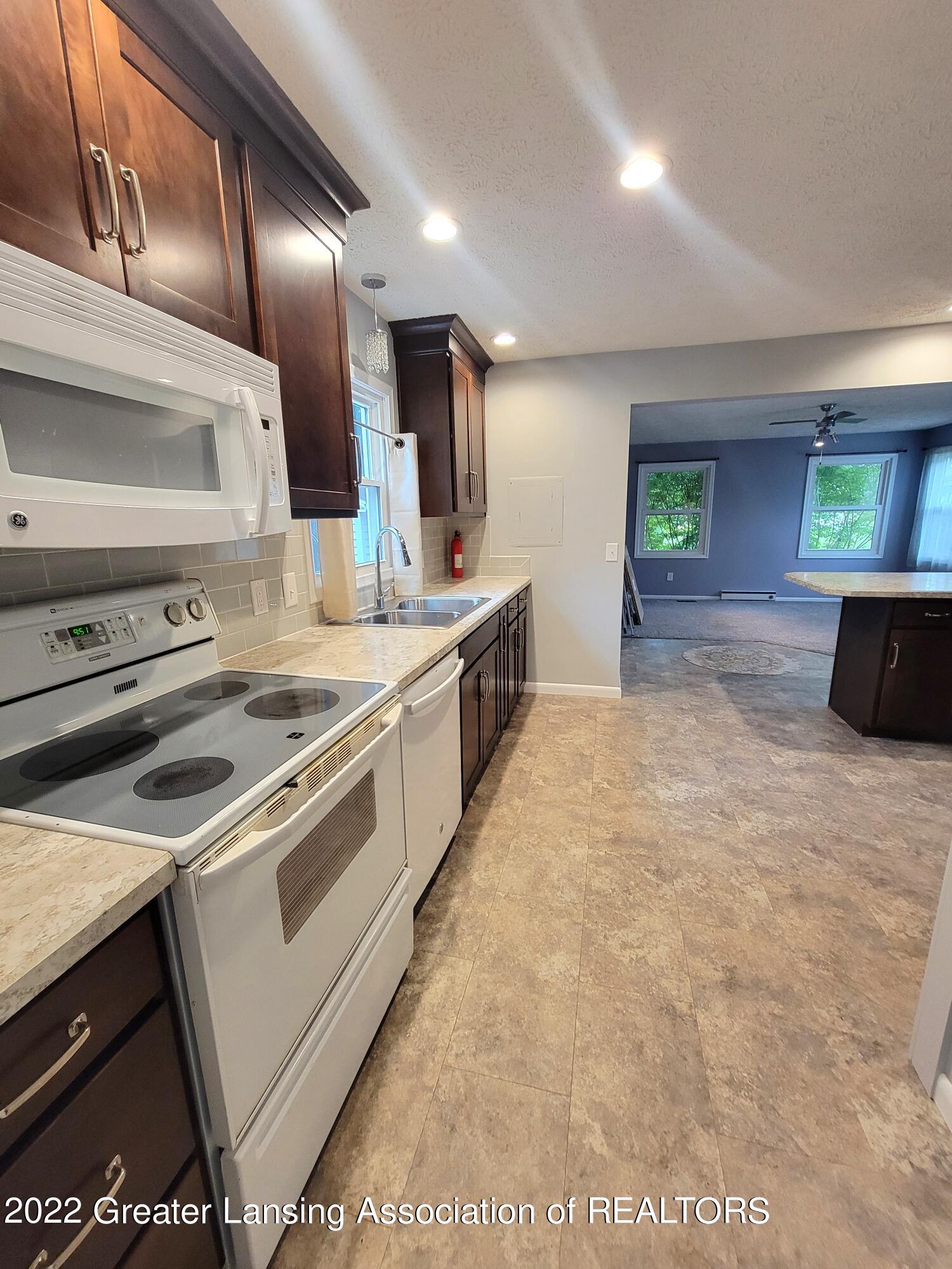 4293 Keller Road Holt, MI 48842 - Photo 11 of 37 20220924_094854
