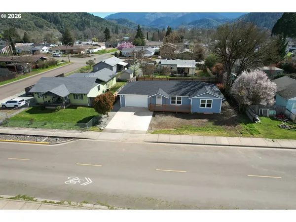 $312,000 | 579 East 4th Avenue, Riddle, OR 97469