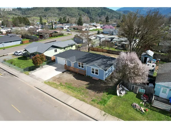 $312,000 | 579 East 4th Avenue, Riddle, OR 97469