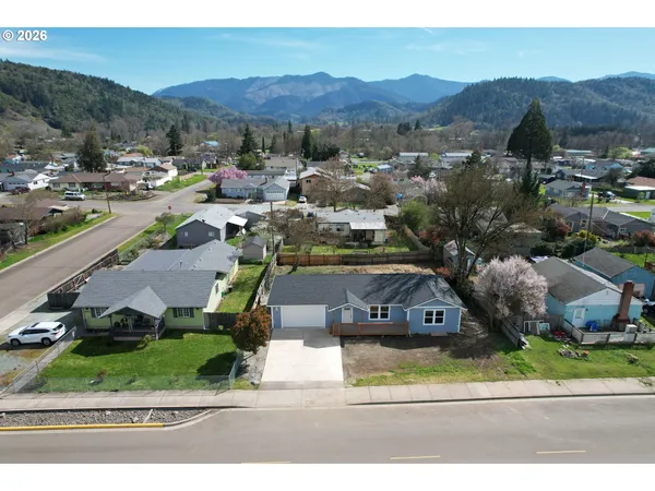 $312,000 | 579 East 4th Avenue, Riddle, OR 97469