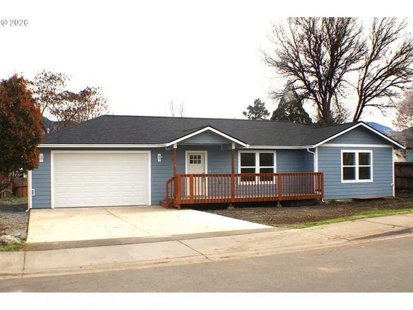$312,000 | 579 East 4th Avenue, Riddle, OR 97469