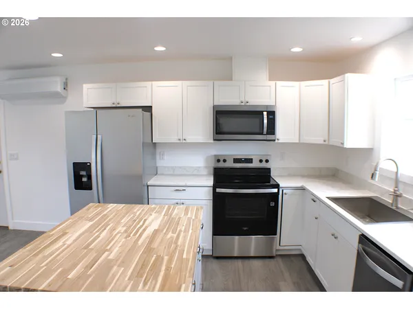 $312,000 | 579 East 4th Avenue, Riddle, OR 97469