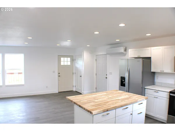 $312,000 | 579 East 4th Avenue, Riddle, OR 97469