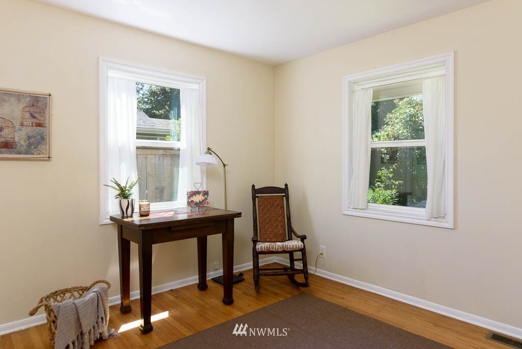 8601 36th Avenue Southwest Seattle, WA 98126 - Photo 14 of 22