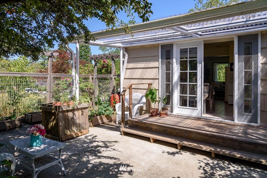 8601 36th Avenue Southwest Seattle, WA 98126 - Photo 16 of 22