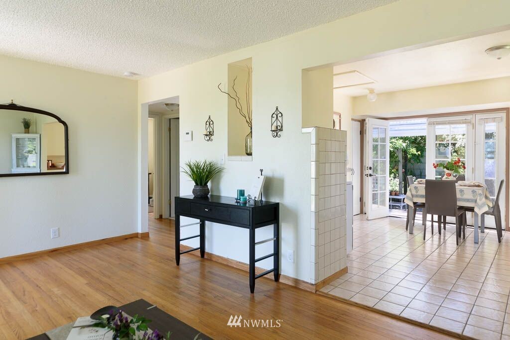 8601 36th Avenue Southwest Seattle, WA 98126 - Photo 3 of 22
