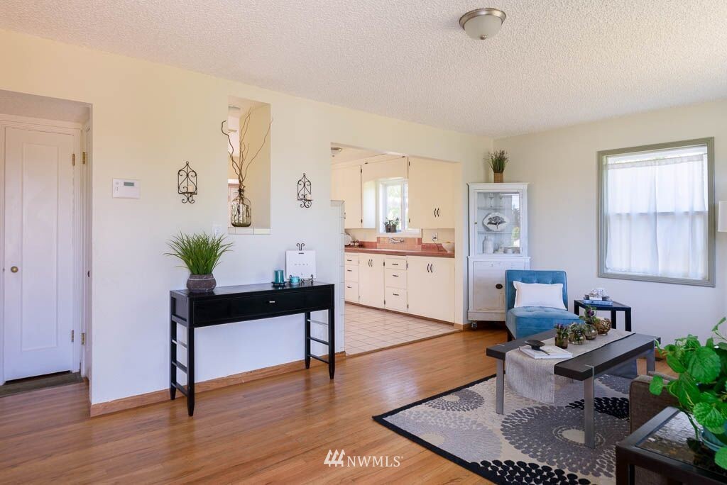 8601 36th Avenue Southwest Seattle, WA 98126 - Photo 7 of 22