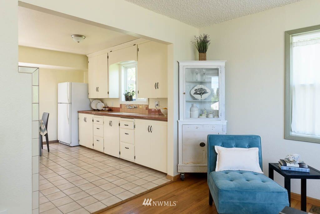 8601 36th Avenue Southwest Seattle, WA 98126 - Photo 10 of 22