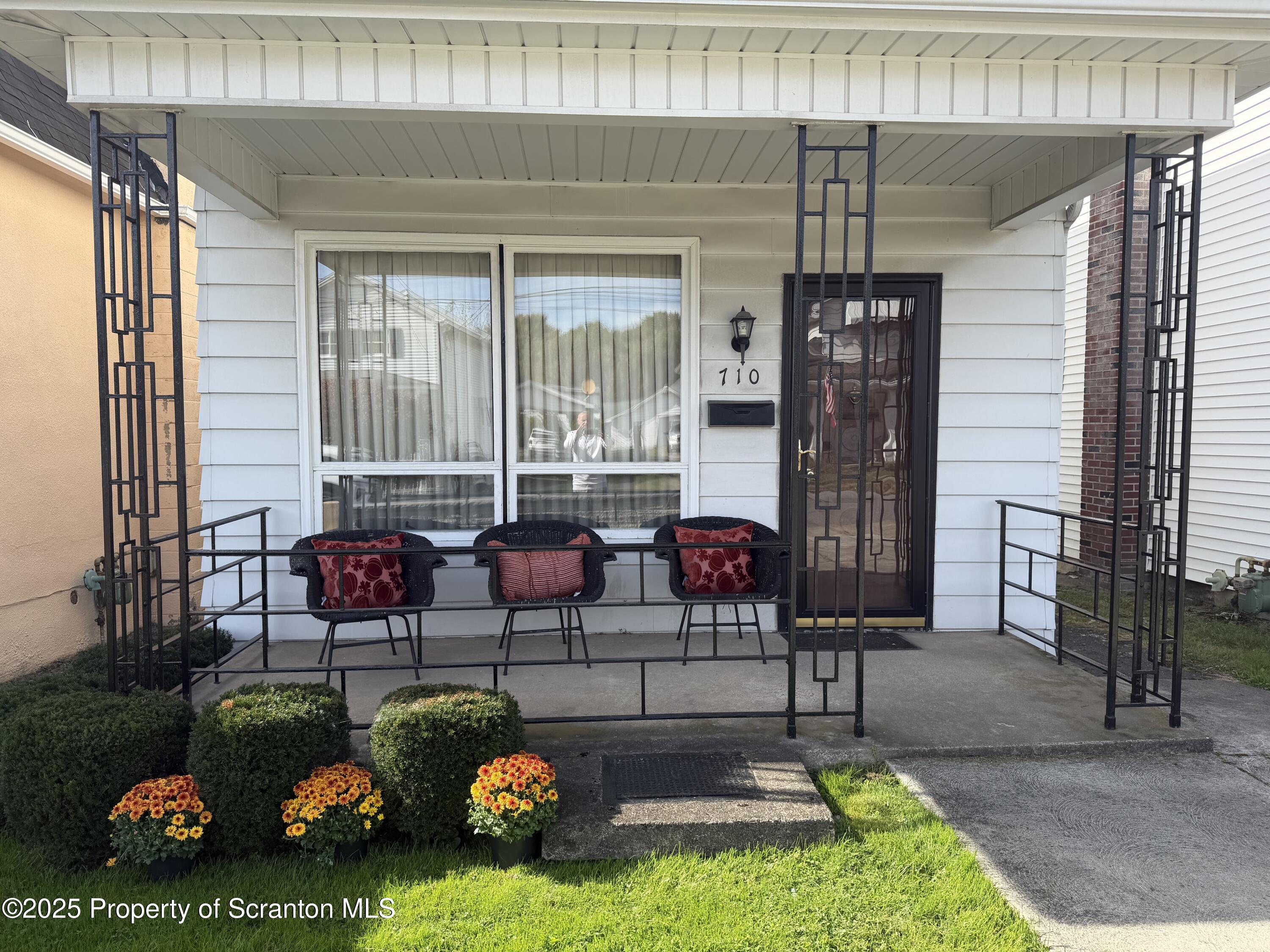 710 Maple Street Old Forge, PA 18518 - Photo 3 of 25 IMG_0254