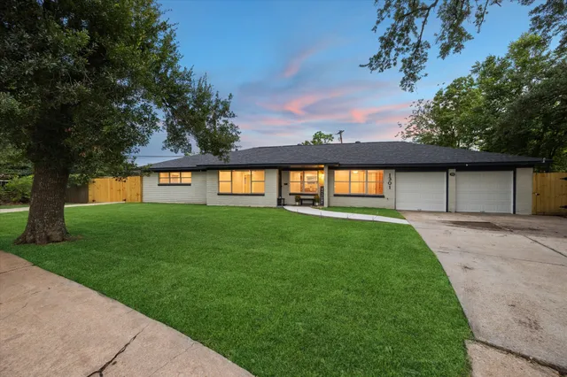 a front view of house with yard