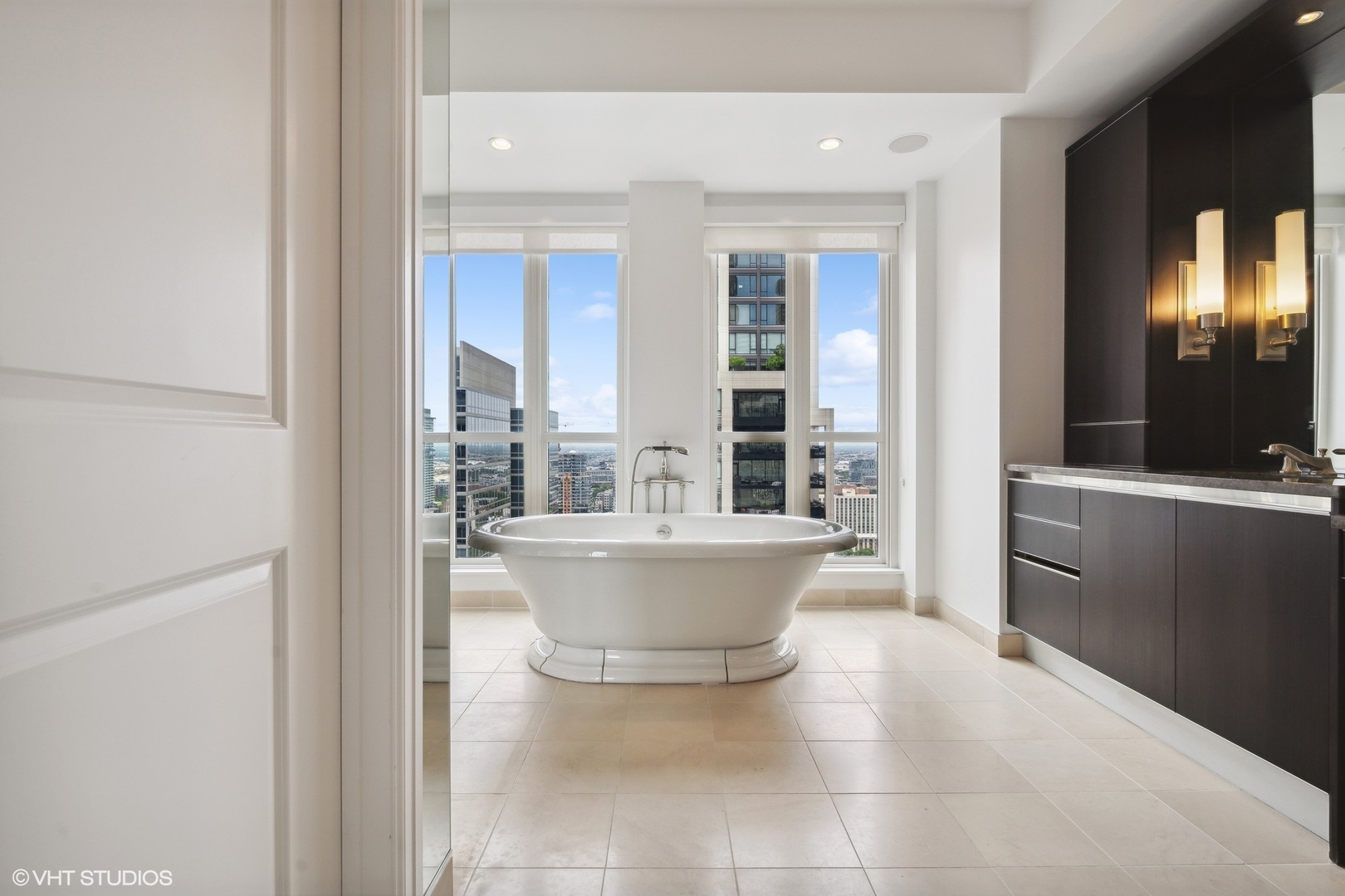 11 East Walton Street, Unit 3101 Chicago, IL 60611 - Photo 16 of 33