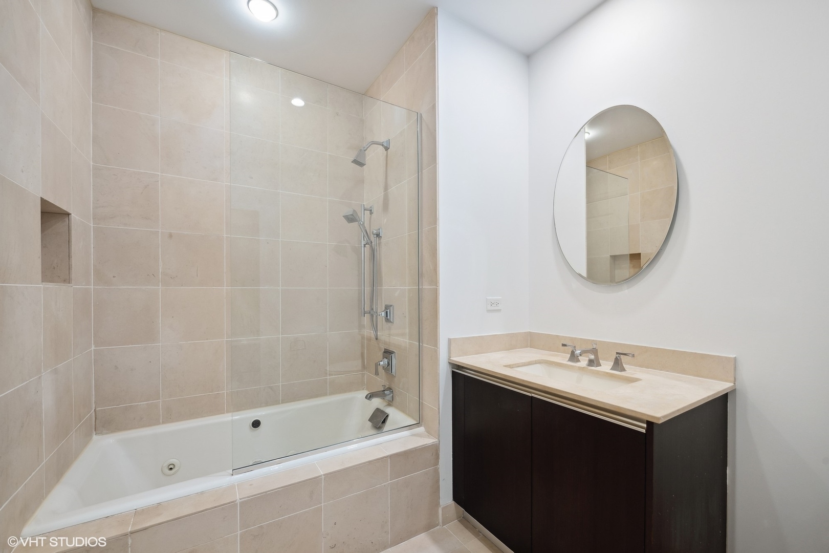 11 East Walton Street, Unit 3101 Chicago, IL 60611 - Photo 21 of 33