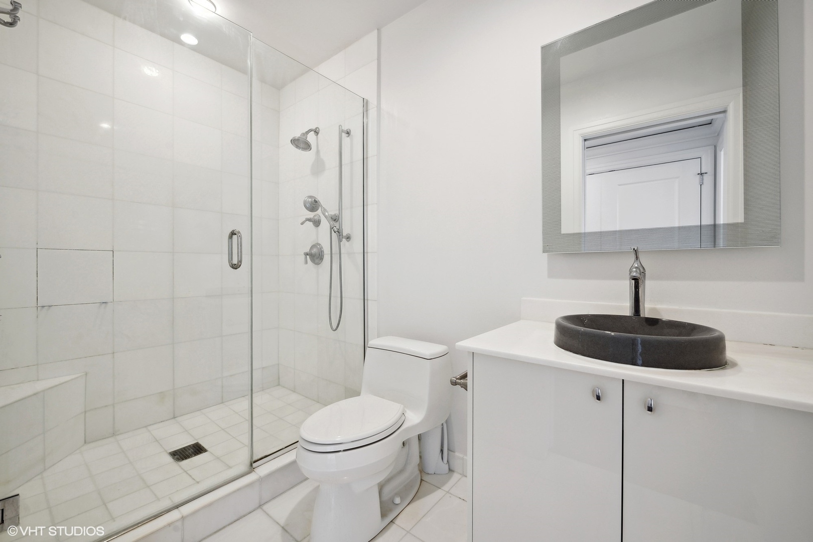 11 East Walton Street, Unit 3101 Chicago, IL 60611 - Photo 23 of 33