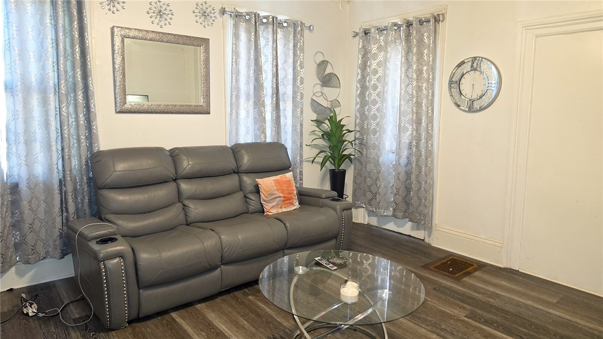 148 Parkway Rochester, NY 14608 - Photo 6 of 18 Downstairs Apt. Living Room