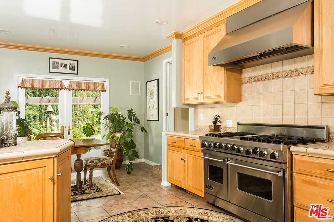 285 Barthe Drive Pasadena, CA 91103 - Photo 17 of 35