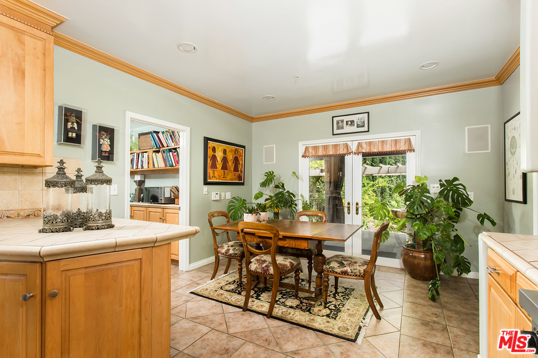 285 Barthe Drive Pasadena, CA 91103 - Photo 18 of 35