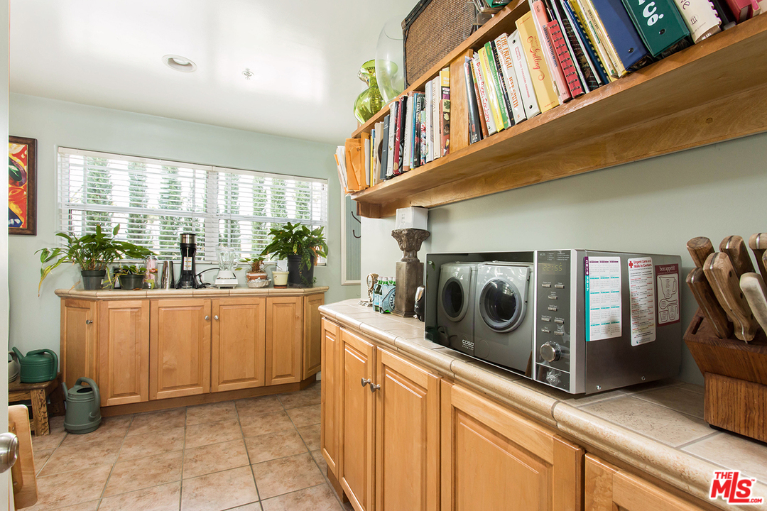 285 Barthe Drive Pasadena, CA 91103 - Photo 20 of 35