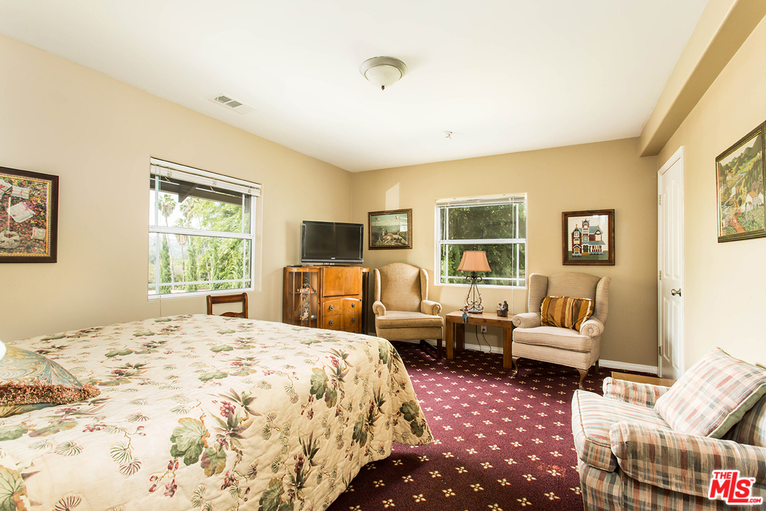 285 Barthe Drive Pasadena, CA 91103 - Photo 23 of 35