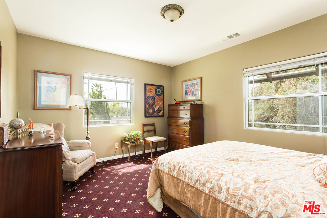 285 Barthe Drive Pasadena, CA 91103 - Photo 25 of 35
