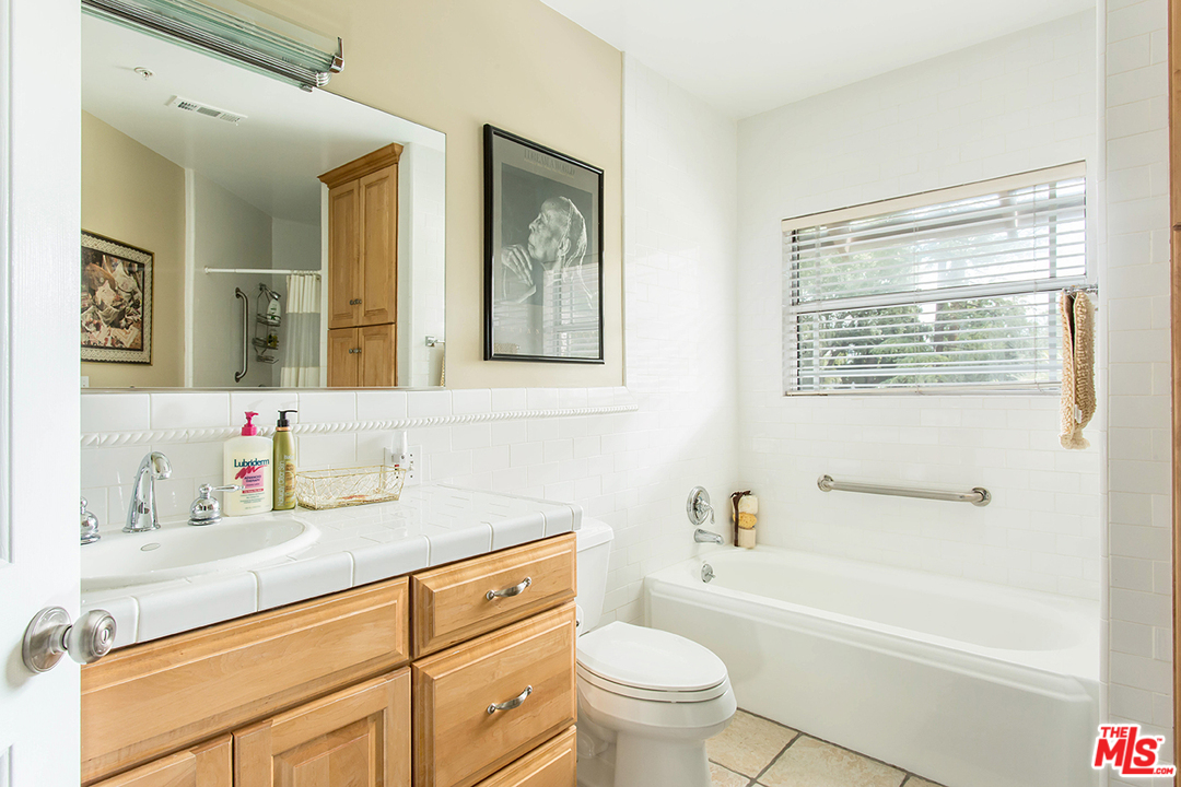 285 Barthe Drive Pasadena, CA 91103 - Photo 26 of 35