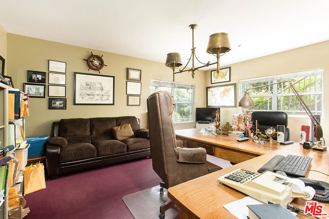 285 Barthe Drive Pasadena, CA 91103 - Photo 27 of 35