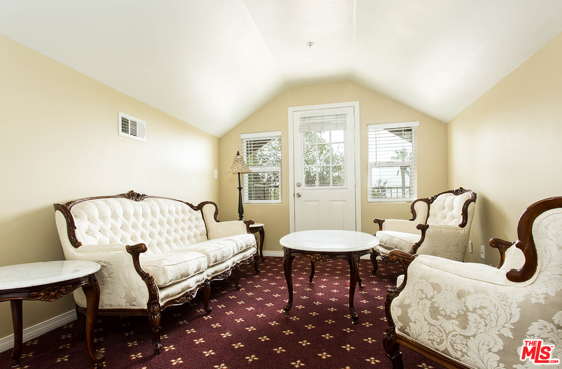 285 Barthe Drive Pasadena, CA 91103 - Photo 28 of 35