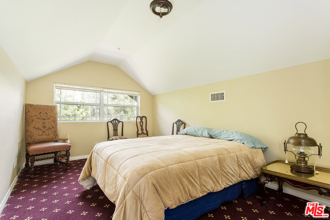 285 Barthe Drive Pasadena, CA 91103 - Photo 29 of 35