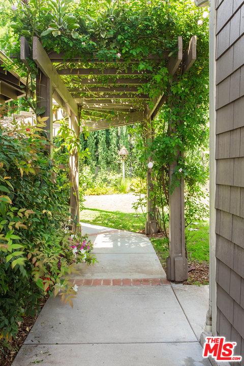 285 Barthe Drive Pasadena, CA 91103 - Photo 34 of 35