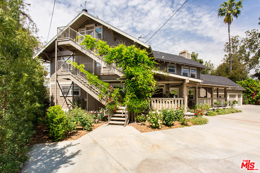 285 Barthe Drive Pasadena, CA 91103 - Photo 6 of 35