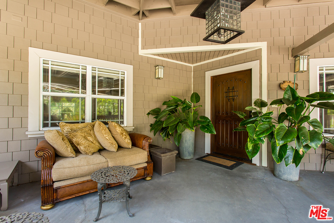 285 Barthe Drive Pasadena, CA 91103 - Photo 9 of 35